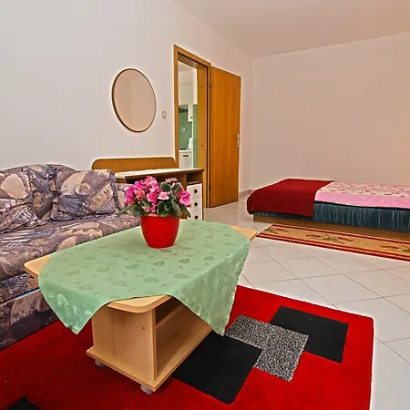 Hasima 116 Apartment Banjole