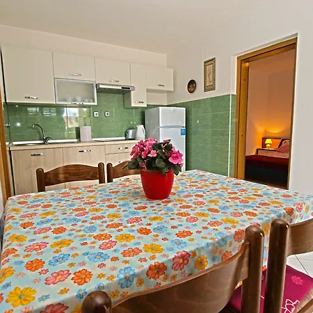 Hasima 116 Apartment Banjole